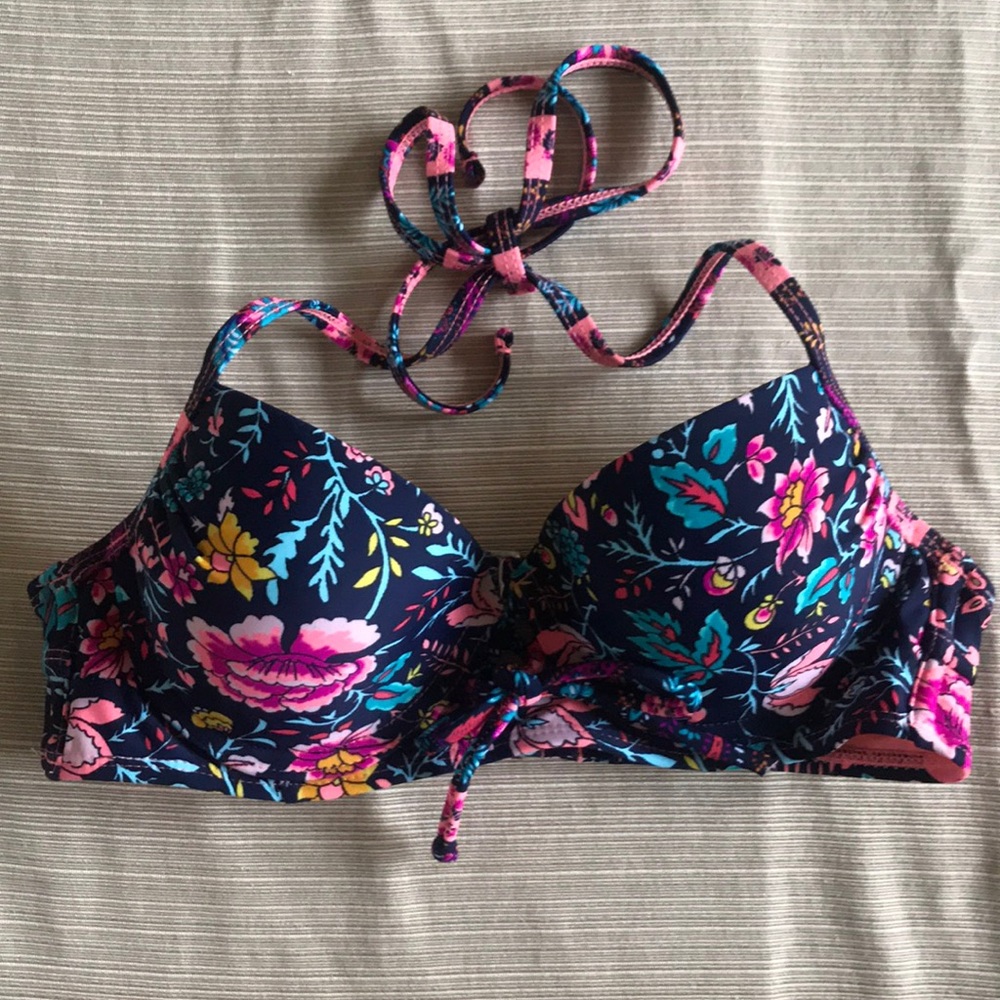 Floral Bikini - Picture 2 of 3